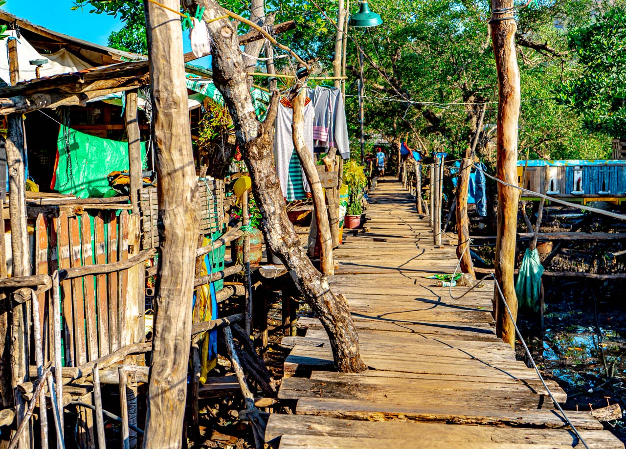 Casas construídas em cima de um pântano, em Coron, uma das ilhas mais visitadas das Filipinas. 