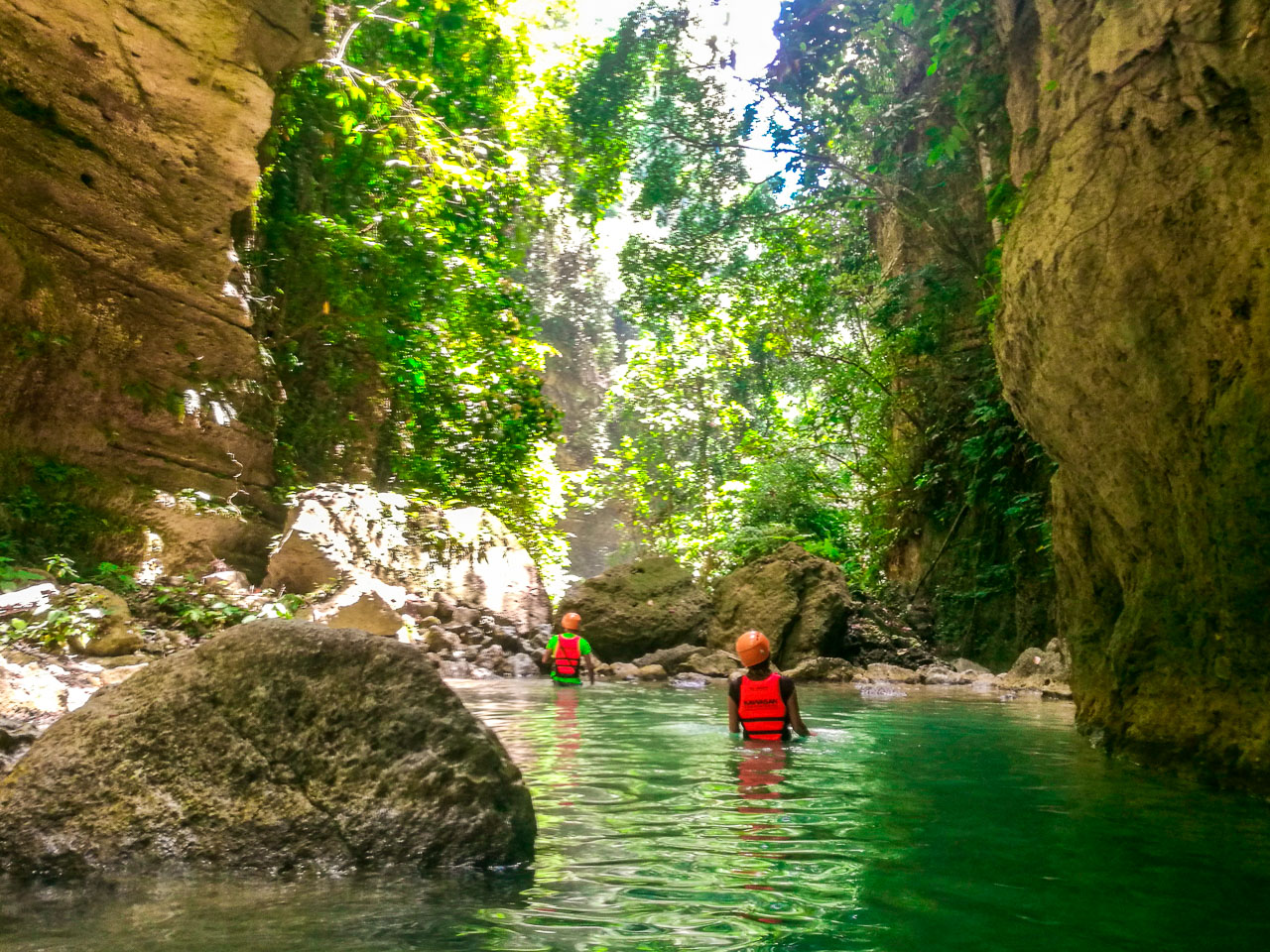Canyoneering nas Kawasan Falls, Cebu