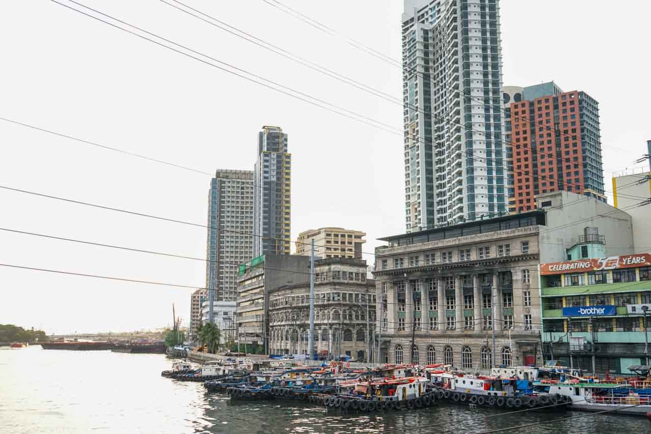 Manila e seus prédios imensos. 