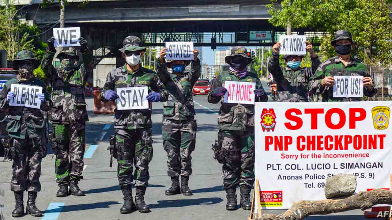  Policiais pedindo aos filipinos para FICAR EM CASA. 