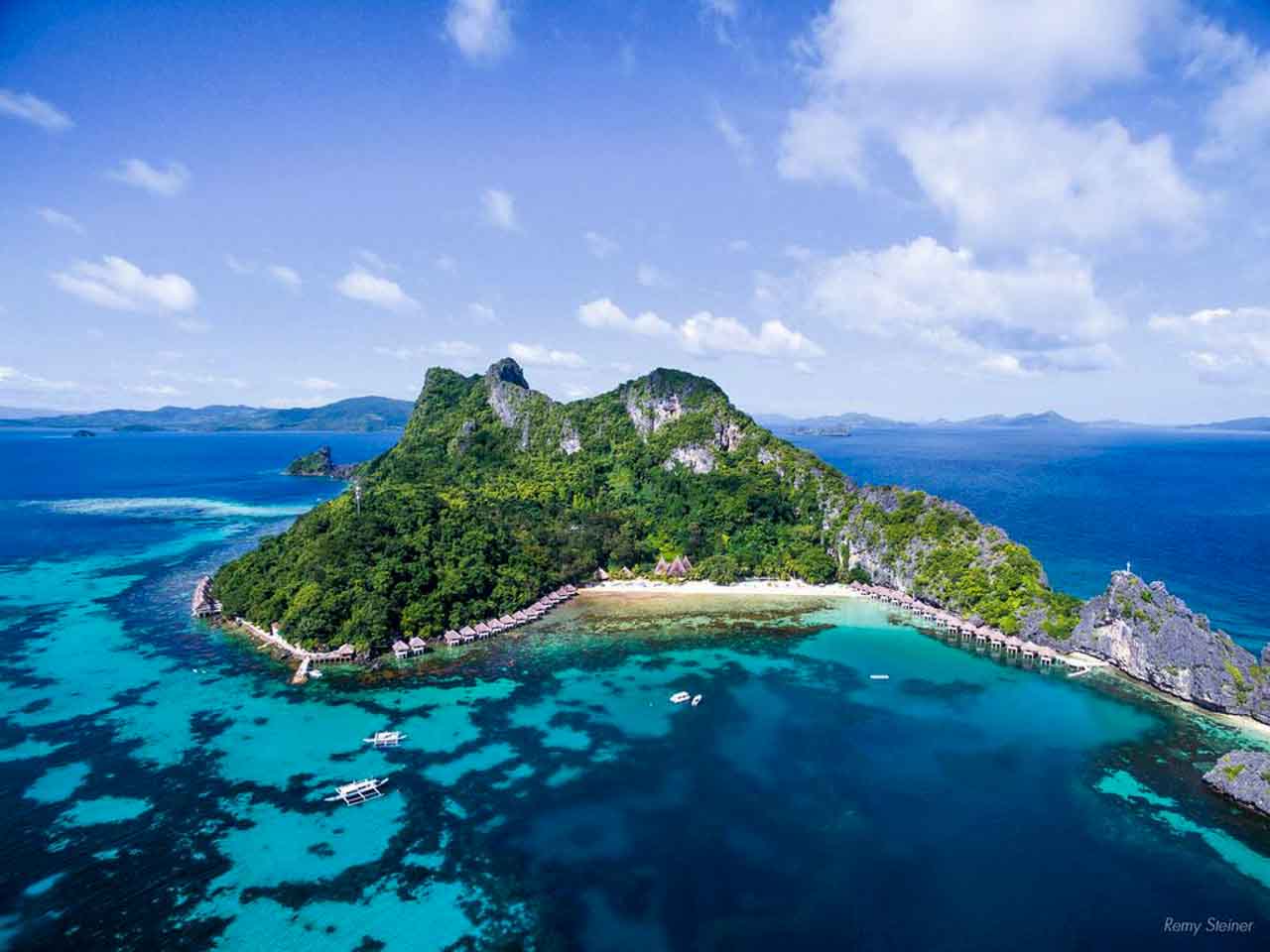Foto de drone do El Nido Resorts Apulit Island nas Filipinas.