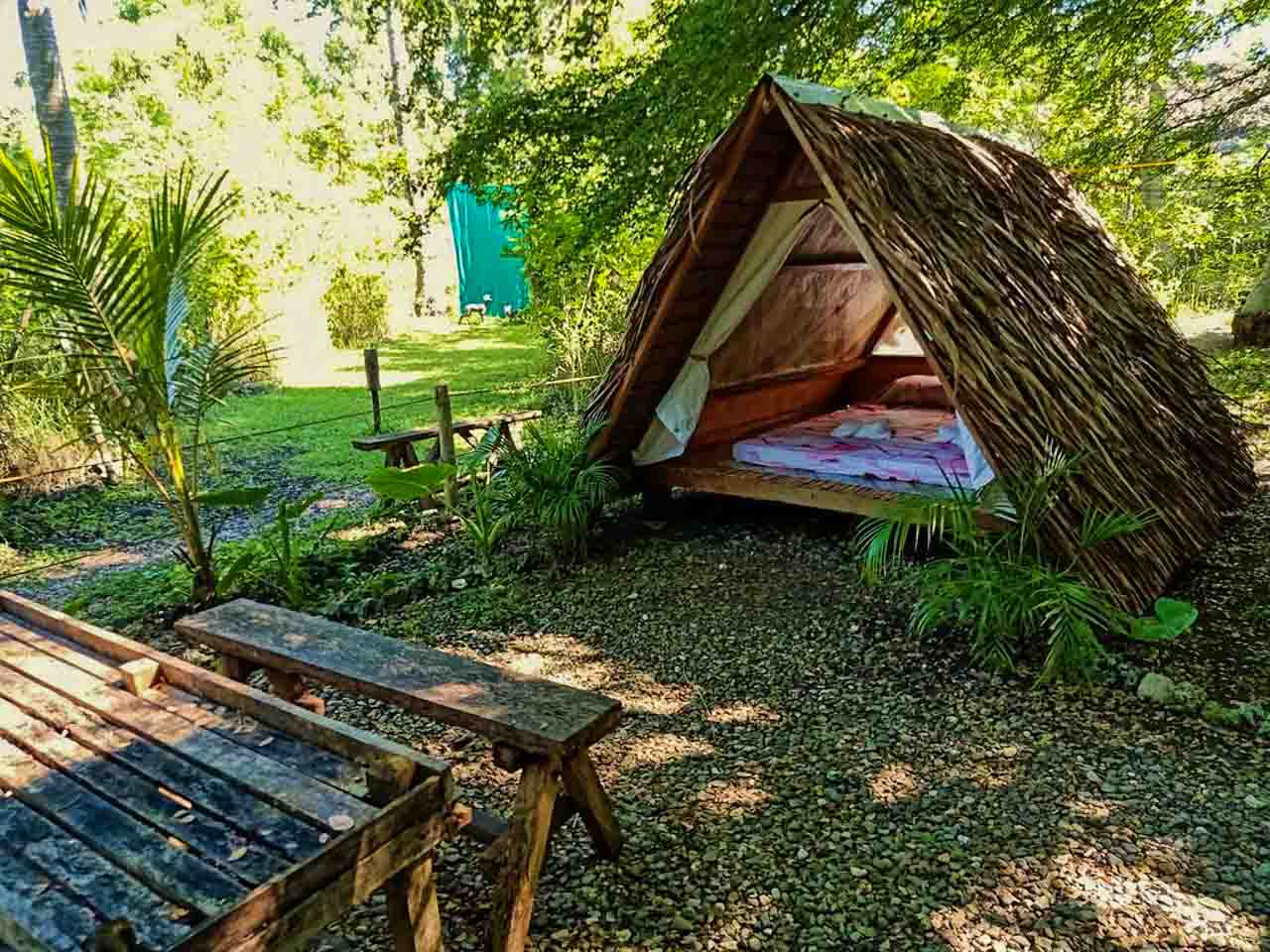 Archery-Asia Nipa Huts e sua tenda linda. Pousada barata em Moalboal nas Filipinas